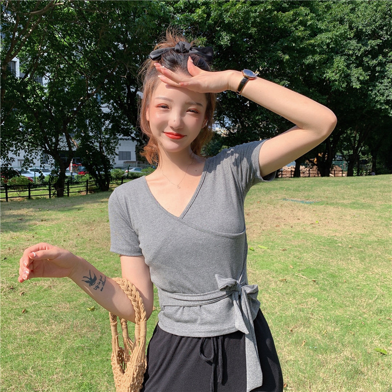 t恤女夏心机性感短款v领上衣服复古短袖女短装