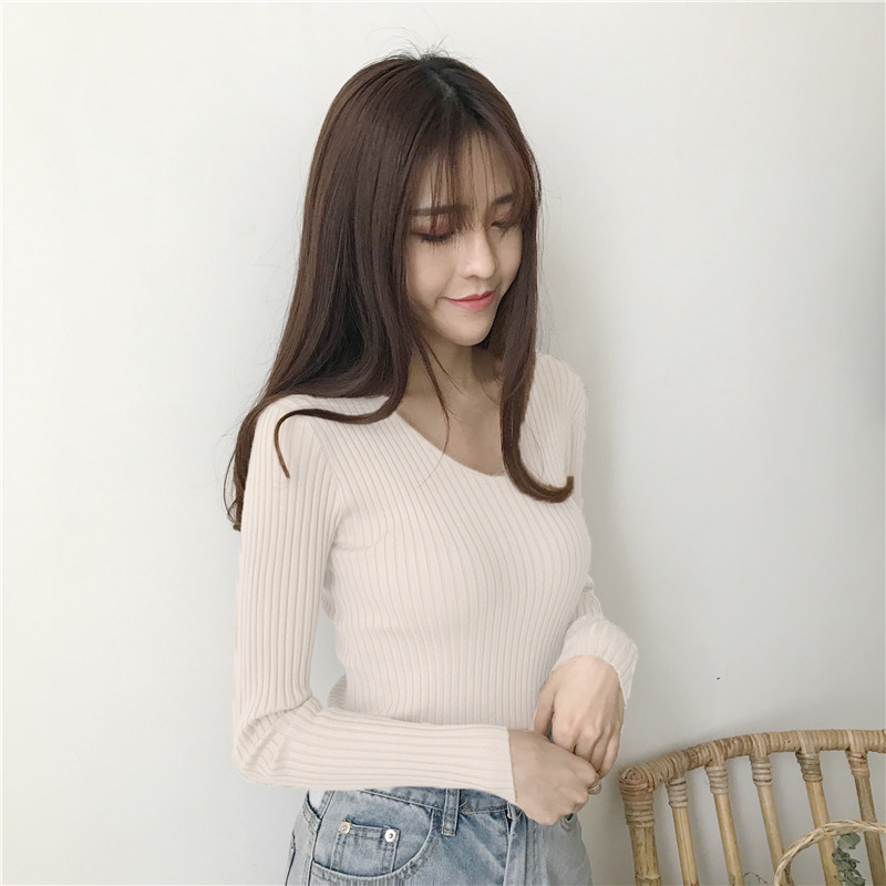 New V-neck knitted sweater in autumn / winter 2020