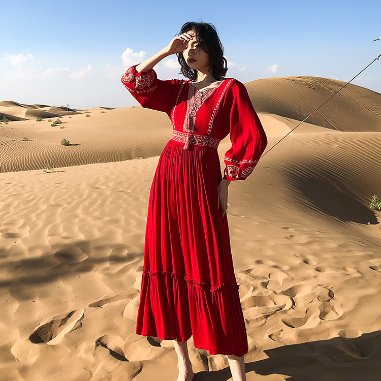 海南三亚旅游茶卡盐湖红色沙滩裙女海边度假沙漠显瘦连衣裙夏