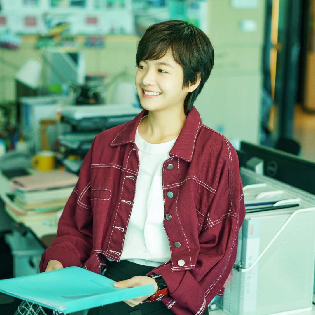 二十不惑李庚希罗艳同款酒红色牛仔外套女短款宽松韩版夹克牛仔衣