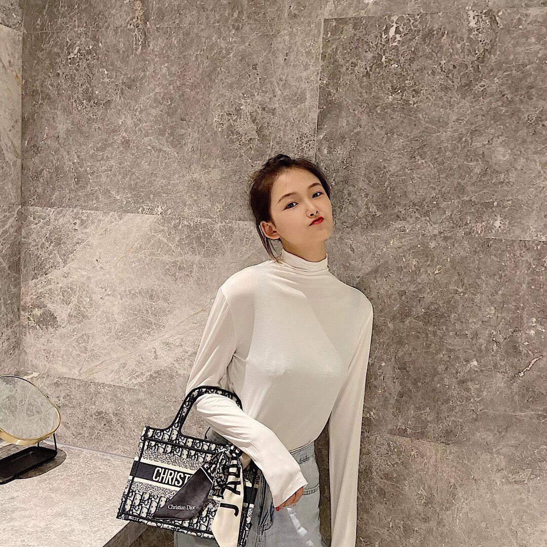 面膜衣搭配不同单穿搭配也好看包裙或是阔腿裤都可以放心搭