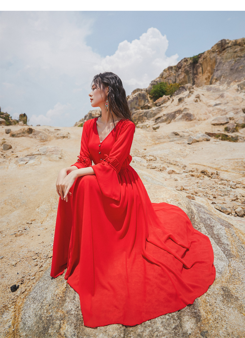 沙漠草原长裙旅游拍照度假裙红大西北云南青海湖度假v领连衣裙仙_度假