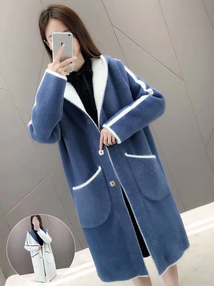 深蓝色