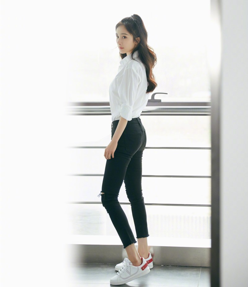 韩国杨幂明星同款黑色破洞牛仔裤女高腰显瘦九分小脚裤ins铅笔裤