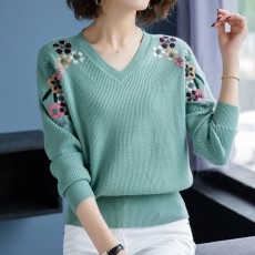 批发2025秋冬针织毛衣女短款慵懒风V领绣花针织羊绒<b class='q'>打底衫</b>上衣