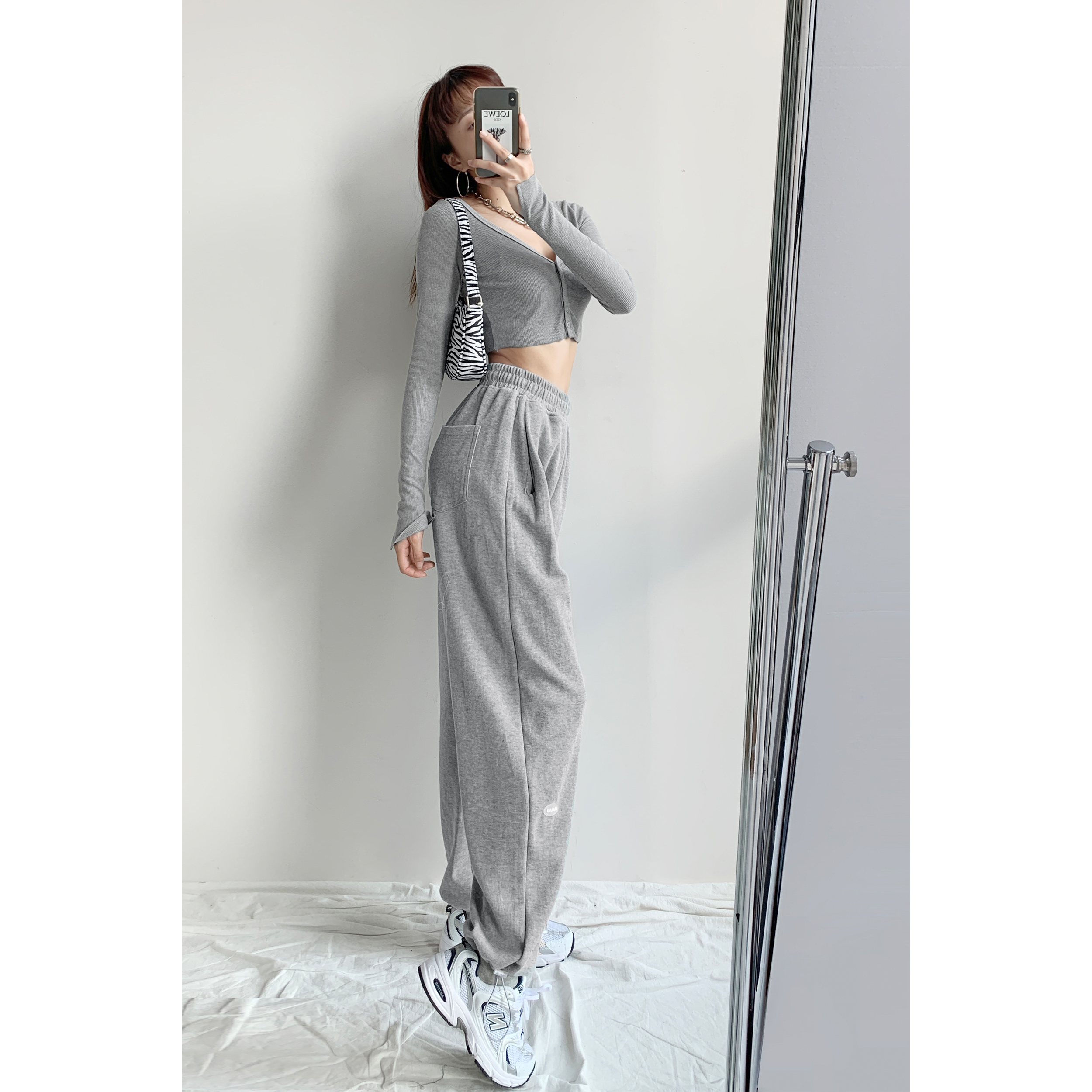 美式潮字母贴标宽松抽绳束脚裤2021春秋运动裤女高腰休闲直筒卫裤