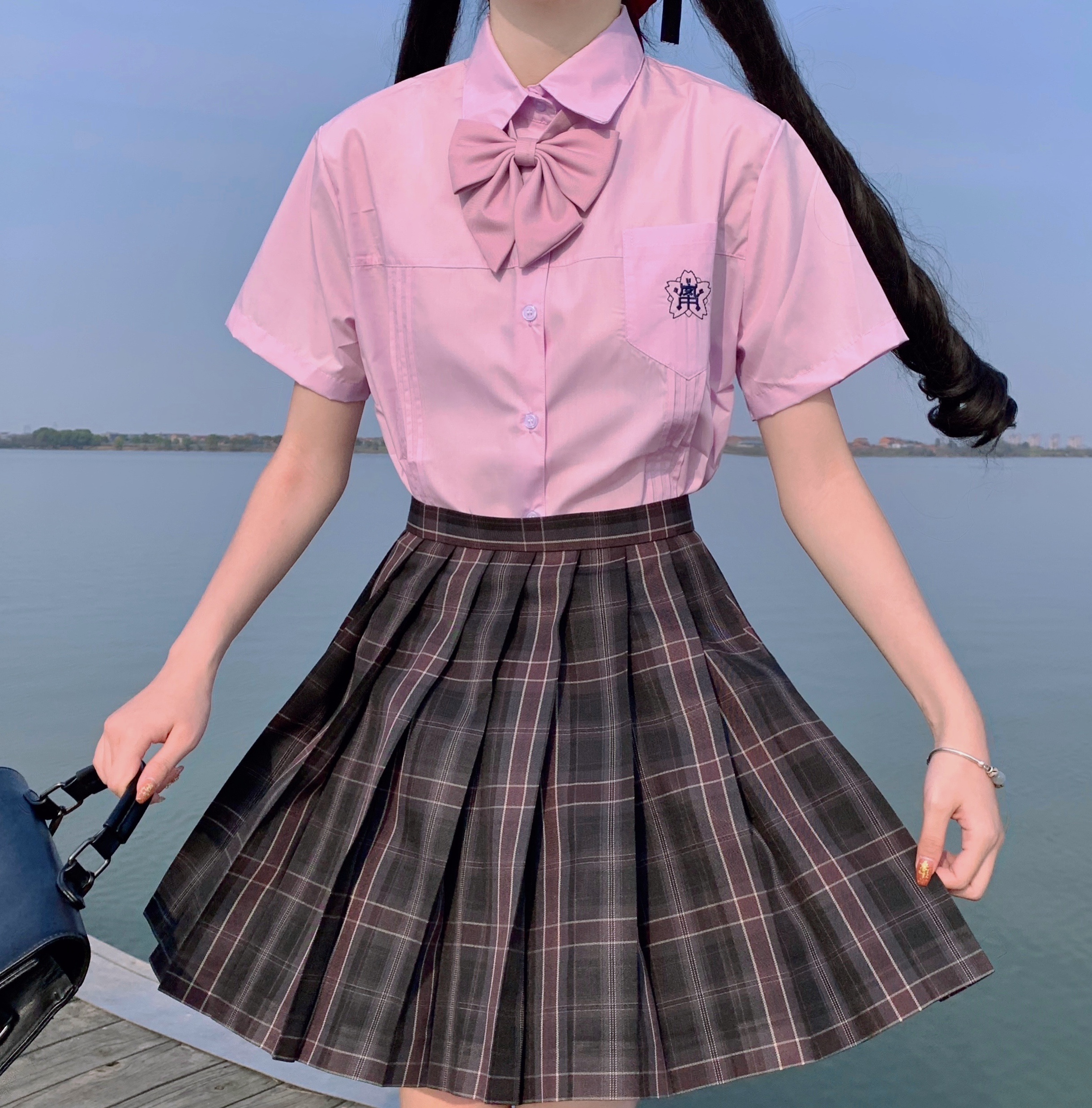 现货小岚中粉色衬衣黑棕格裙校服套装_小兔快跑xtkpa2081 - 货捕头