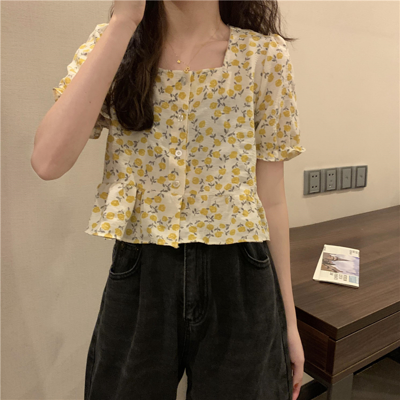 实拍碎花 夏季新款韩版设计感小众锁骨短款碎花方领泡泡袖上衣