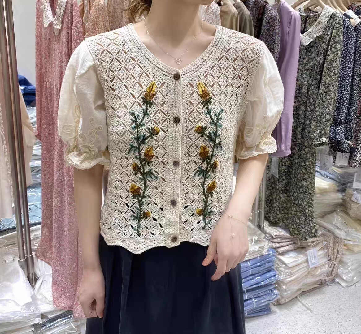 tubuyu土布鱼 小清新镂空刺绣钩花拼接v领女短袖上衣针织衫