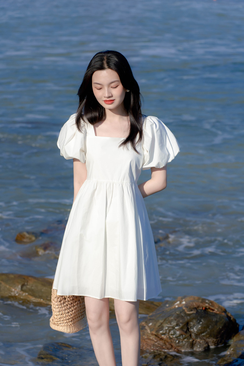 2021夏季新款法式少女甜美小清新白色短裙小个子泡泡袖方领连衣裙