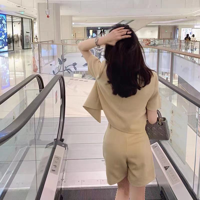 famous2021年夏季新款炸街时髦都市丽人短袖西装套装两件套
