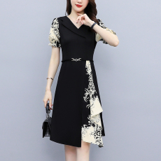 批发夏天<b class='q'>连衣裙</b>2026年新款气质v领洋气裙子大码女装高端时尚<b class='q'>短袖</b>A字裙