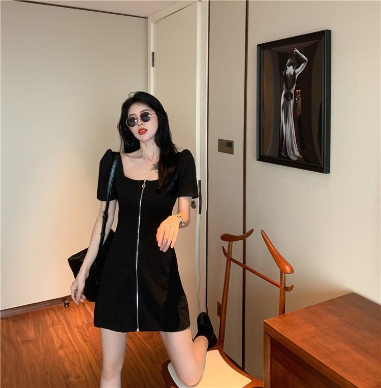 【OOS】2021新款法式赫本风小黑裙收腰显瘦气质连衣裙子