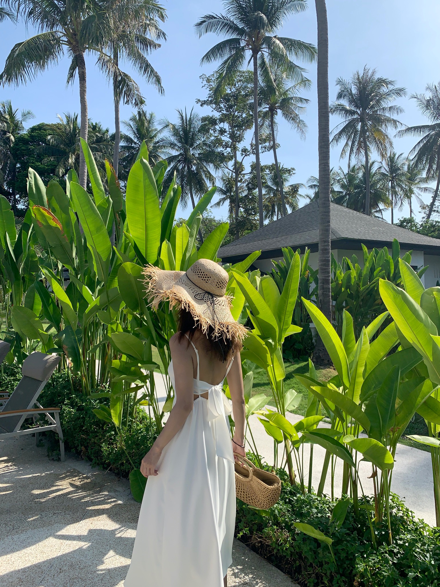 背影杀度假风纯白色露背蝴蝶结吊带沙滩连衣裙无袖_美伊佳65myj9105