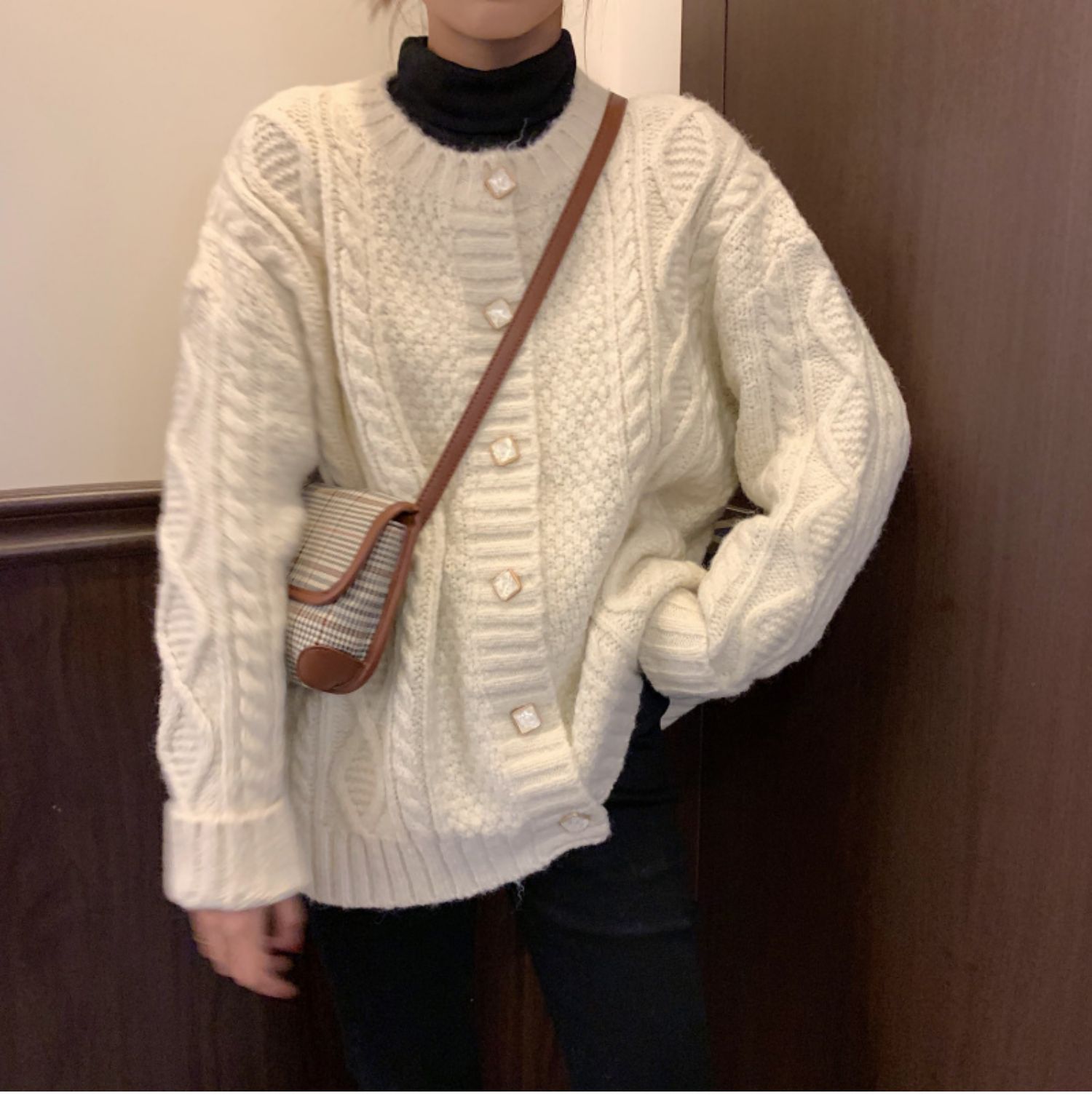 日系温柔粗针线针织开衫2021春装宽松慵懒麻花白色毛衣外套女加厚_千