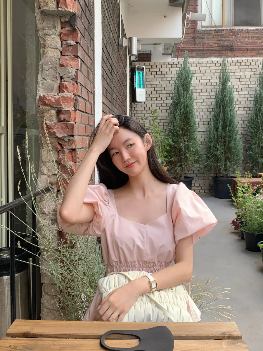 여성 퍼프소매 V넥 블라우스 상세 이미지 6