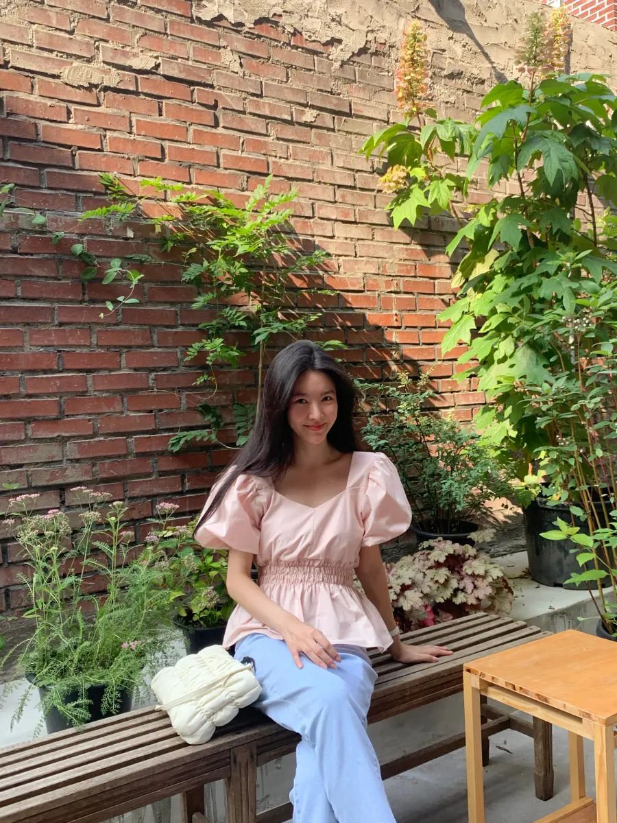 여성 퍼프소매 V넥 블라우스 상세 이미지 12