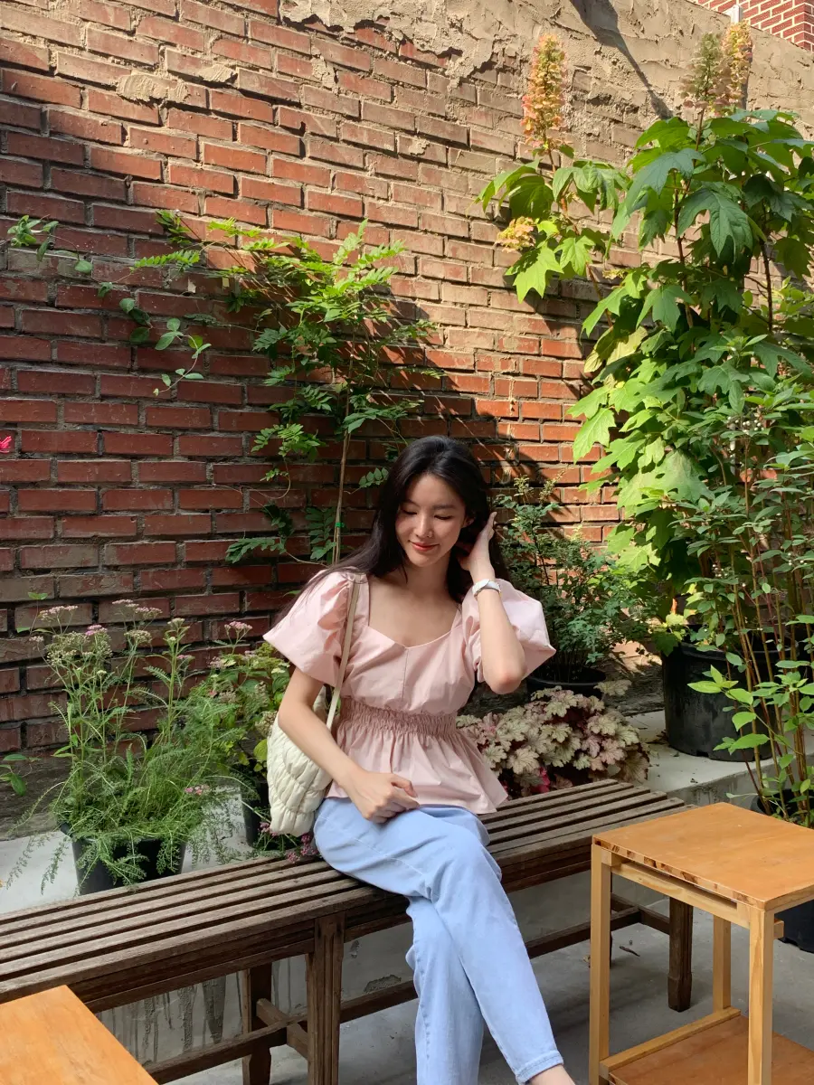 여성 퍼프소매 V넥 블라우스 상세 이미지 17