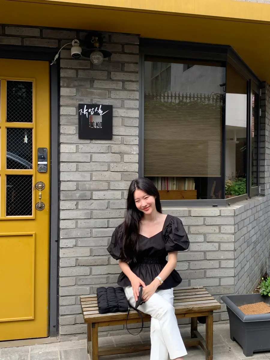 여성 퍼프소매 V넥 블라우스 상세 이미지 20
