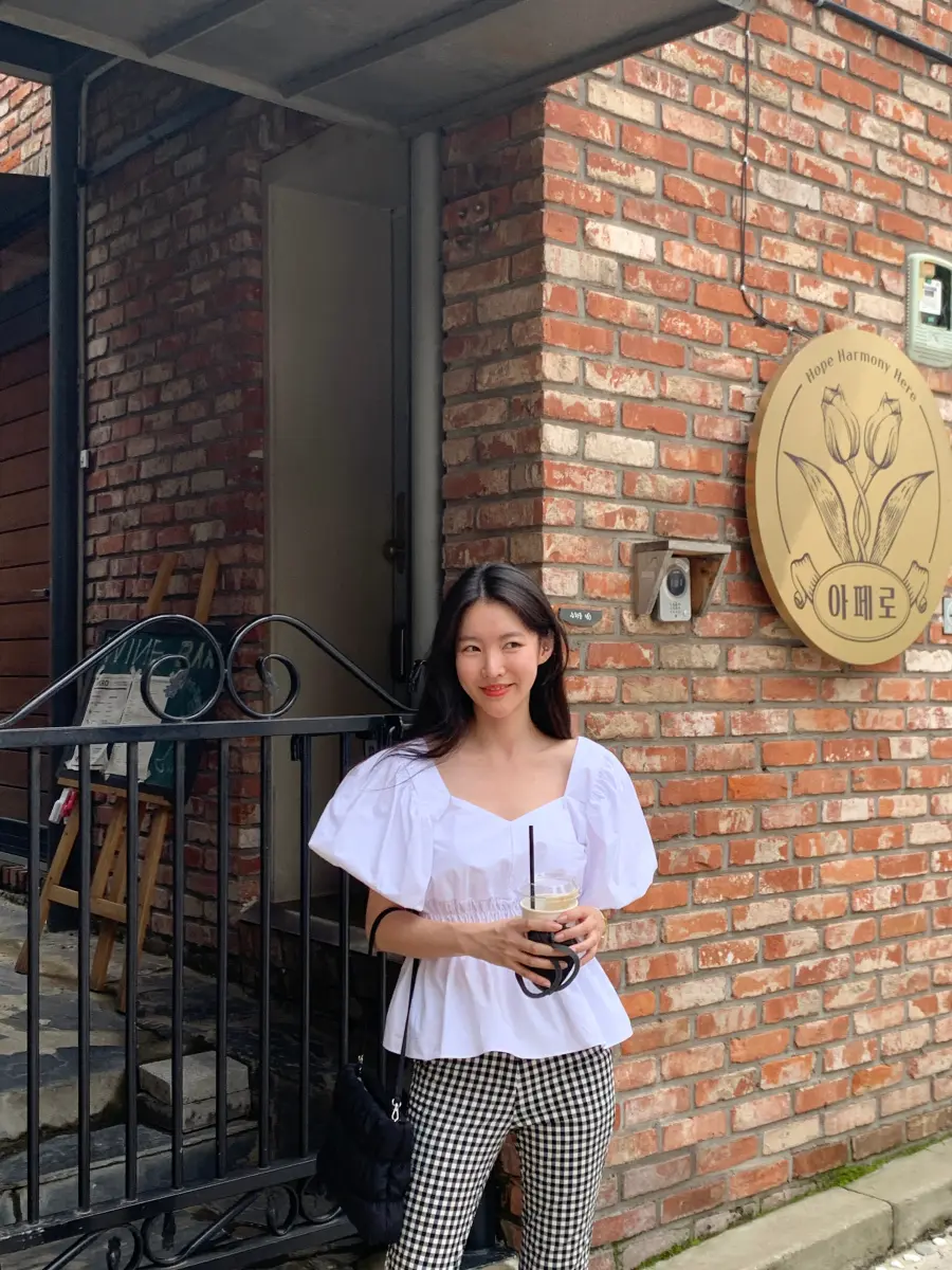 여성 퍼프소매 V넥 블라우스 상세 이미지 44