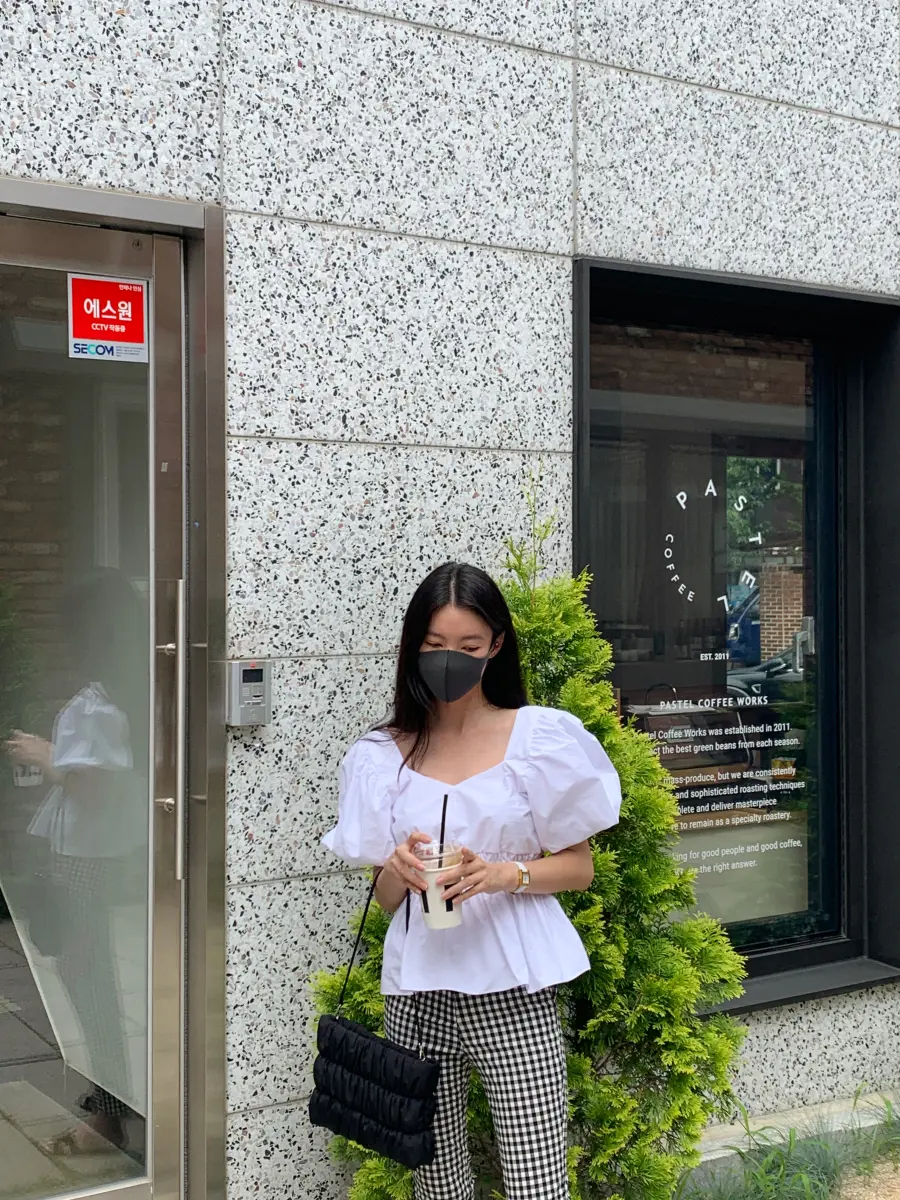 여성 퍼프소매 V넥 블라우스 상세 이미지 62