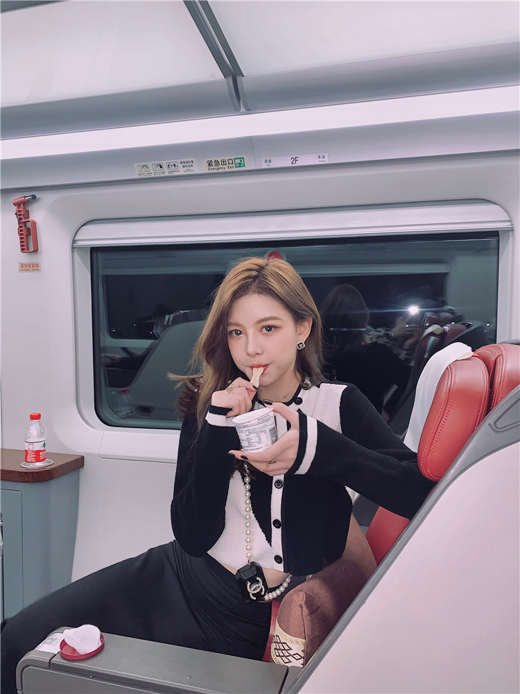 南夕姐姐 小香风拼色短袖t恤女夏季薄款设计感2021年小众别致上衣