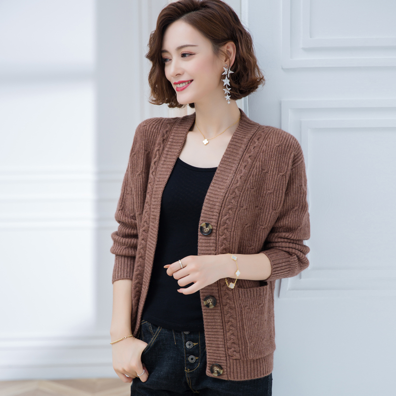2021秋冬新款毛衣女针织衫短款加厚羊毛外套宽松大码开衫妈妈装潮