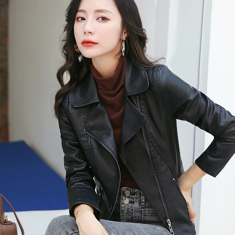 검정색 작은 가죽 재킷 여성 재킷 봄 가을 새로운 한국 스타일 몸매 가꾸기 슬림해 보이는 쇼트 스타일 폴로 칼라 다용도 PU 가죽 오토바이 재킷