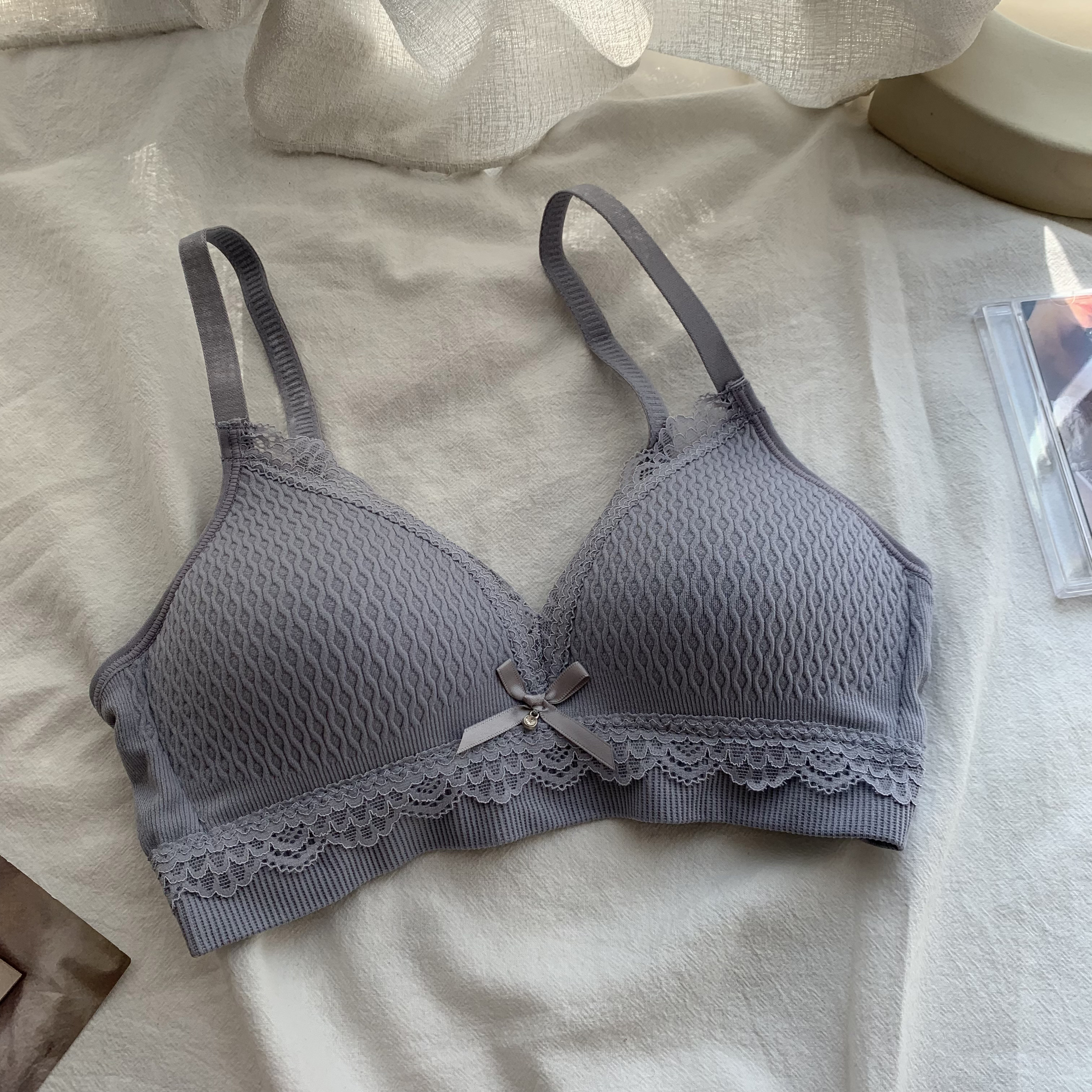 实拍实价~蕾丝无缝内衣无钢圈舒适聚拢上托胸罩性感学生文胸女