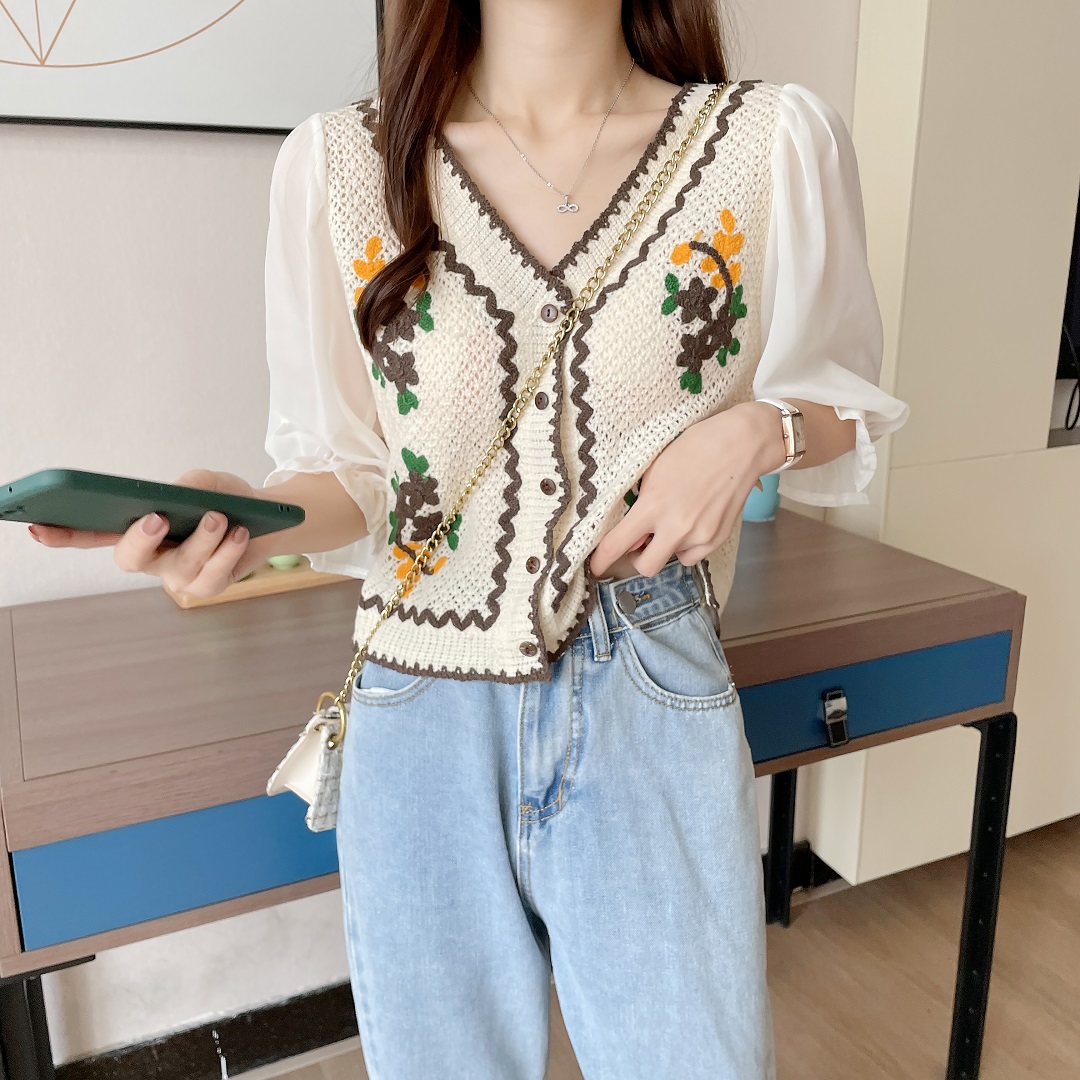 Top de damă în stil franțuzesc cu broderie elegantă de vară și design cardigan scobit în interior_voghion.com