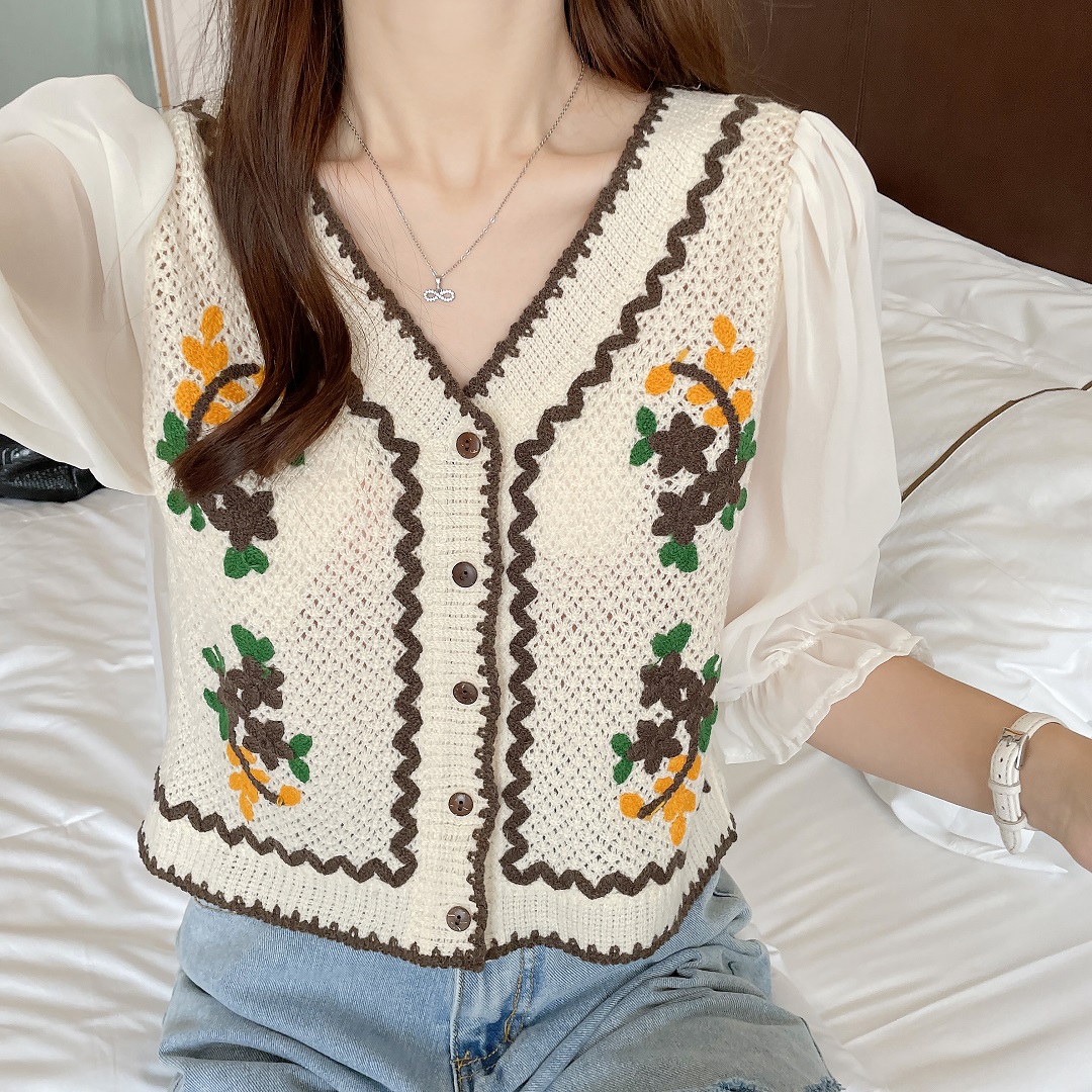 Top de damă în stil franțuzesc cu broderie elegantă de vară și design cardigan scobit în interior_voghion.com