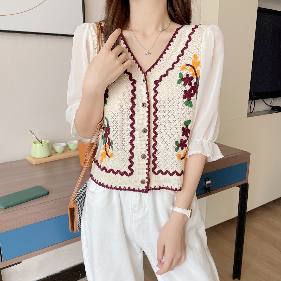 Top de damă în stil franțuzesc cu broderie elegantă de vară și design cardigan scobit în interior_voghion.com