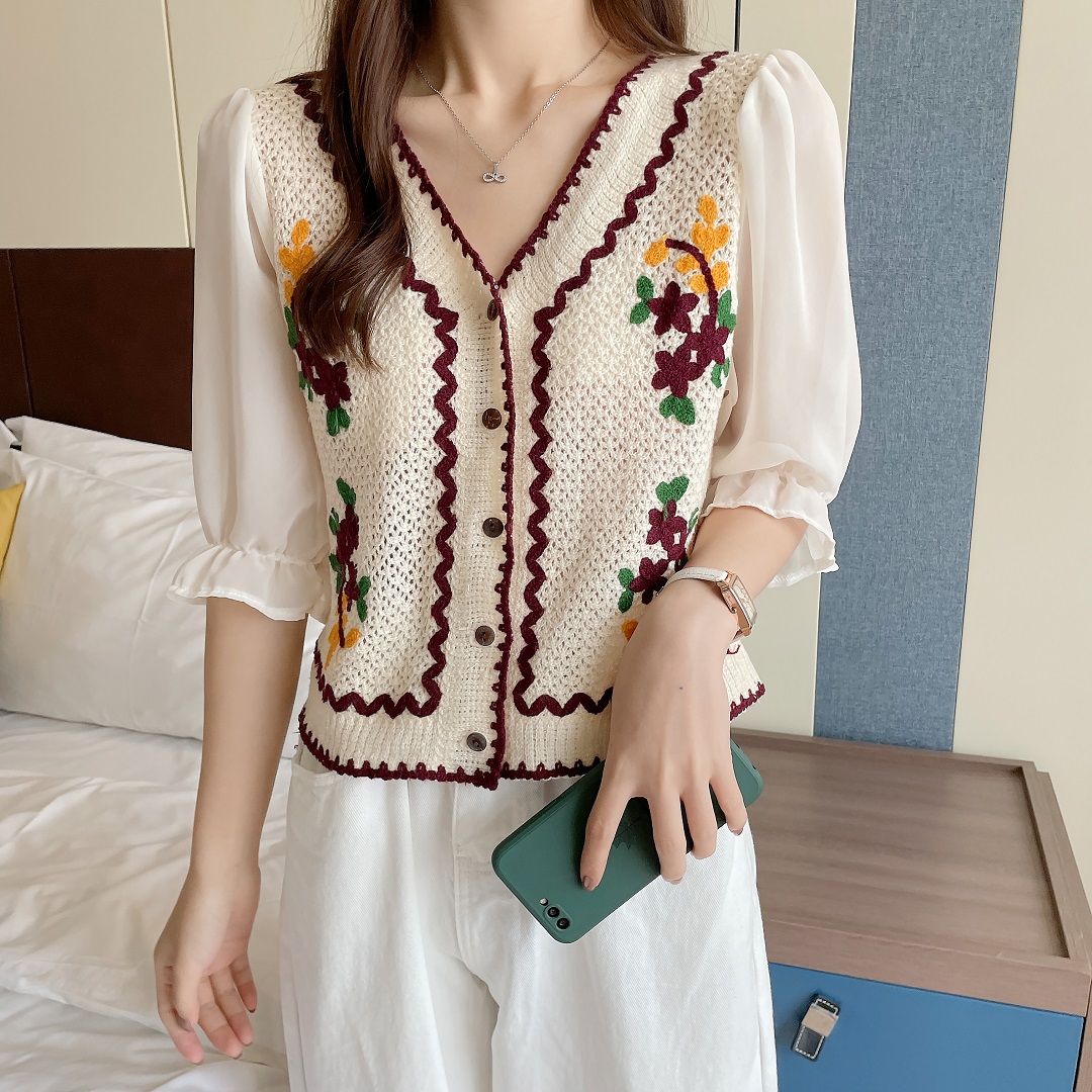 Top de damă în stil franțuzesc cu broderie elegantă de vară și design cardigan scobit în interior_voghion.com