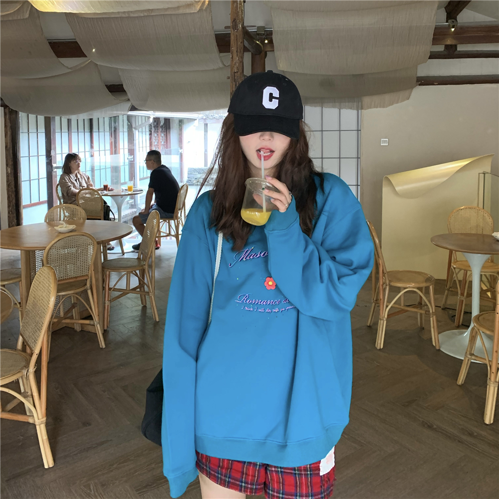 湖蓝色