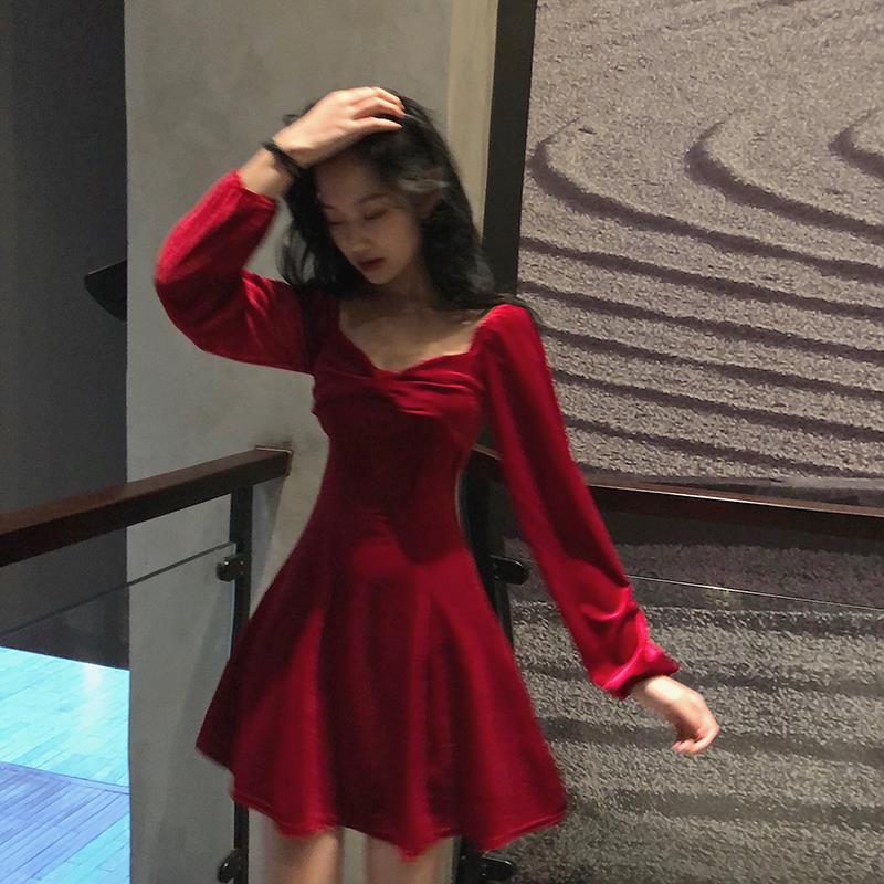 新款复古红色连衣裙女夏季显瘦收腰短裙丝绒长袖A字裙子