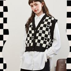 批发阔色黑白棋盘格毛衣针织马甲女2023新款早秋短款外搭背心上衣