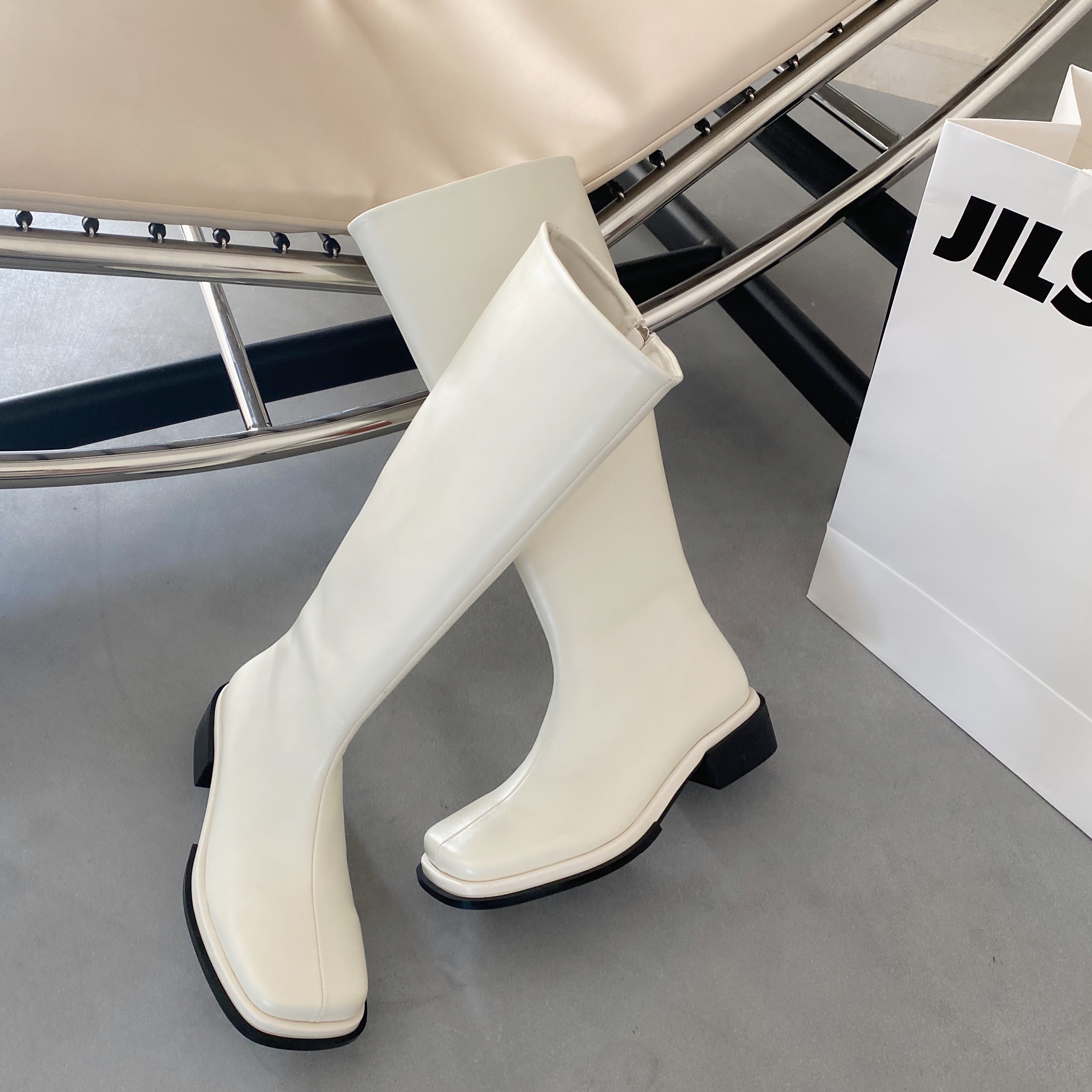 广州2021秋冬季新款软皮耐磨防滑休闲ins潮流女式英伦时装长筒靴子