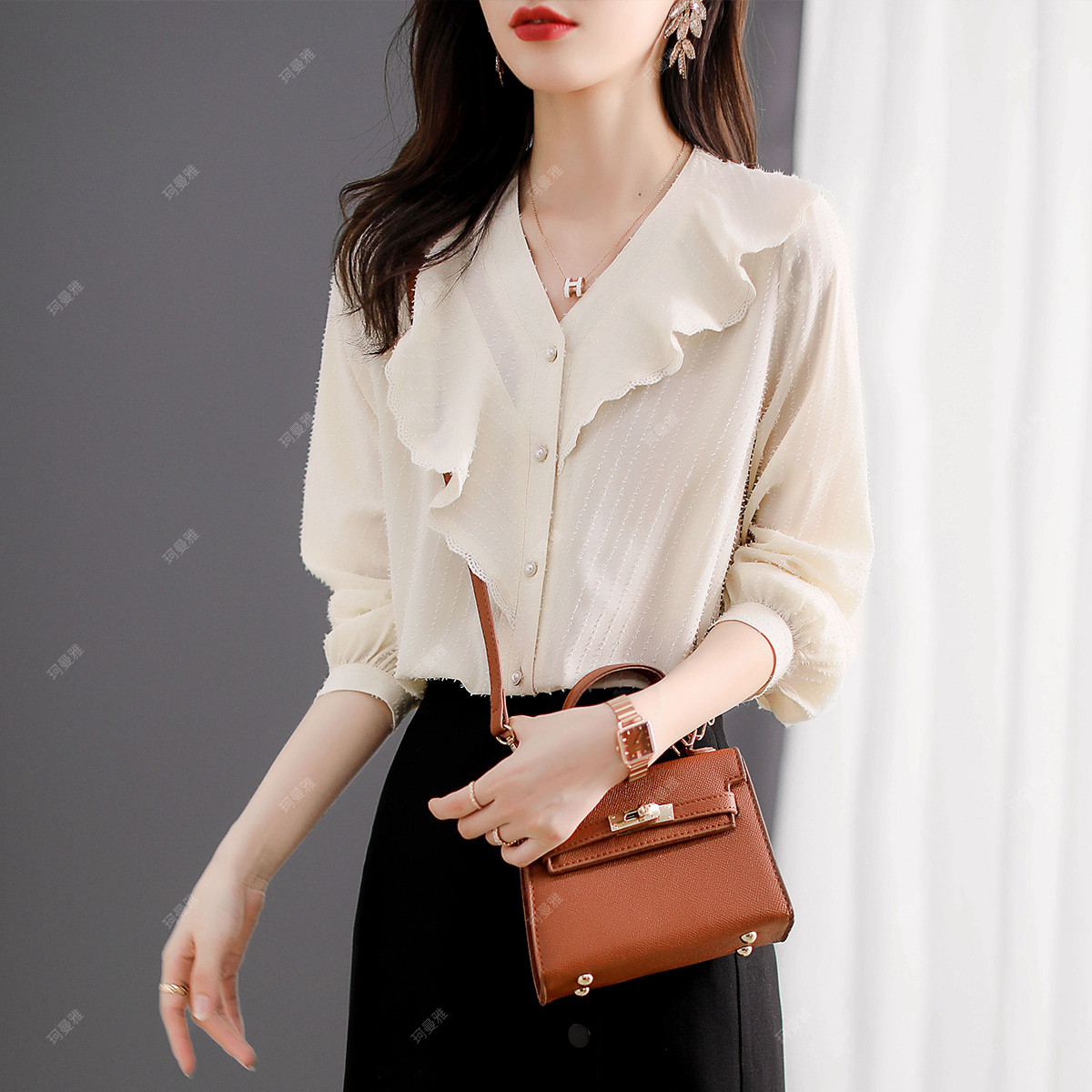 时尚21秋季新款设计感小众v领木耳边珍珠扣长袖仙女衬衫女衬衣