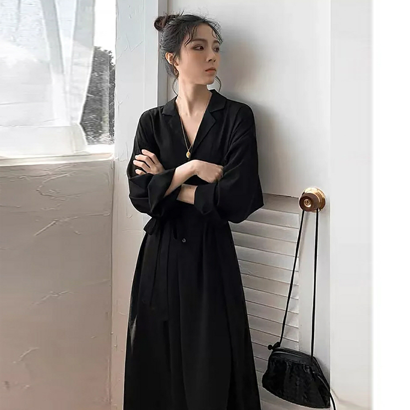 秋装2021年新款女装潮早秋法式小众复古赫本风小个子黑色连衣裙子