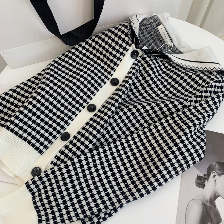 胖子王老板 学院风棋盘格针织上衣秋冬款海军领黑白格开衫外套女