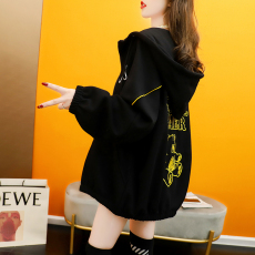 批发依恋分店官图65鱼鳞秋季2021新款小熊印花长袖外套女