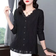 大码蕾丝打底衫女洋气春秋装2021新款黑色中长款长袖v领上衣时尚