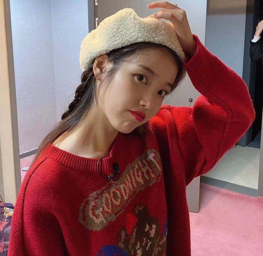 iu李知恩红色圣诞新年套头毛衣女2021年秋冬季新款宽松外穿慵懒_妹依