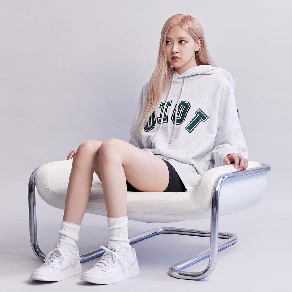 rose朴彩英明星同款韩版字母印花灰色连帽套头款式加绒上衣卫衣女_乐