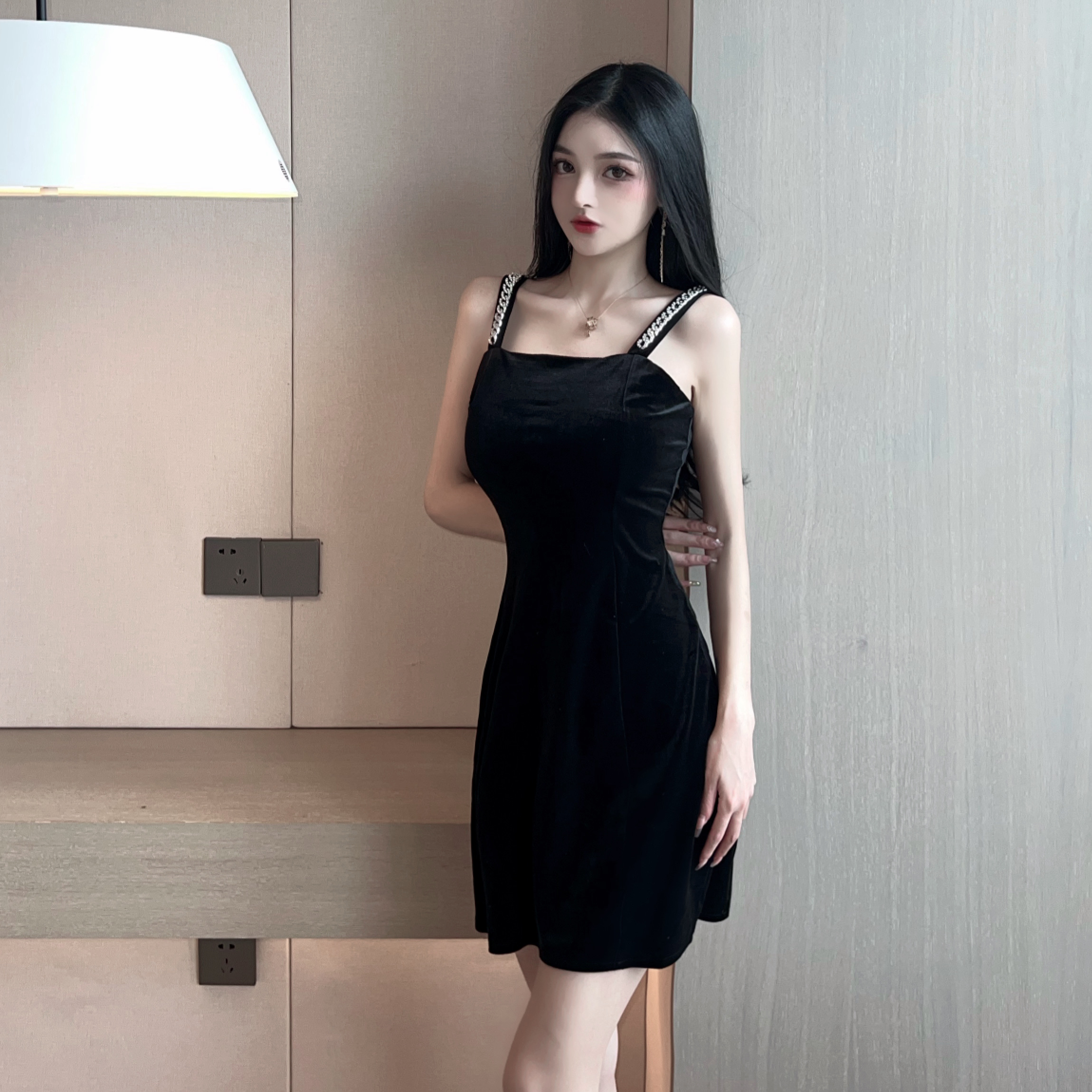 水钻纯欲辣妹一字领打底复古包臀裙气质性感夜店小黑裙_浅浅女装qqnz1