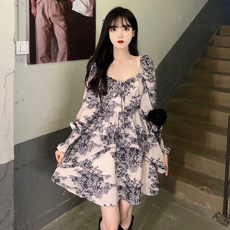 法式復古長袖連衣裙女神范氣質設計感小眾春季寬鬆碎花仙女裙子