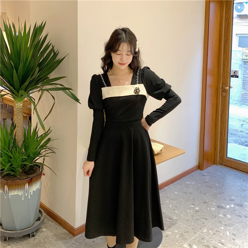 Big size Women's wear French Retro Hepburn wind Little black dress Lay a foundation Cover your belly Show thin Advanced sense square neck Long sleeve Dress
