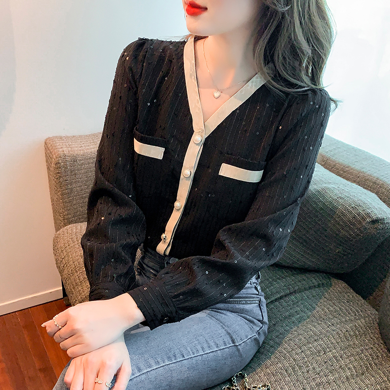 Actual shot of 2024 Xiaoxiangfeng contrasting color v-neck long-sleeved shirt for women's spring new style loose lazy style single-breasted top