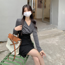 实拍2025秋新款显瘦百搭气质拼色磨毛V领包臀连衣裙收腰褶皱裙