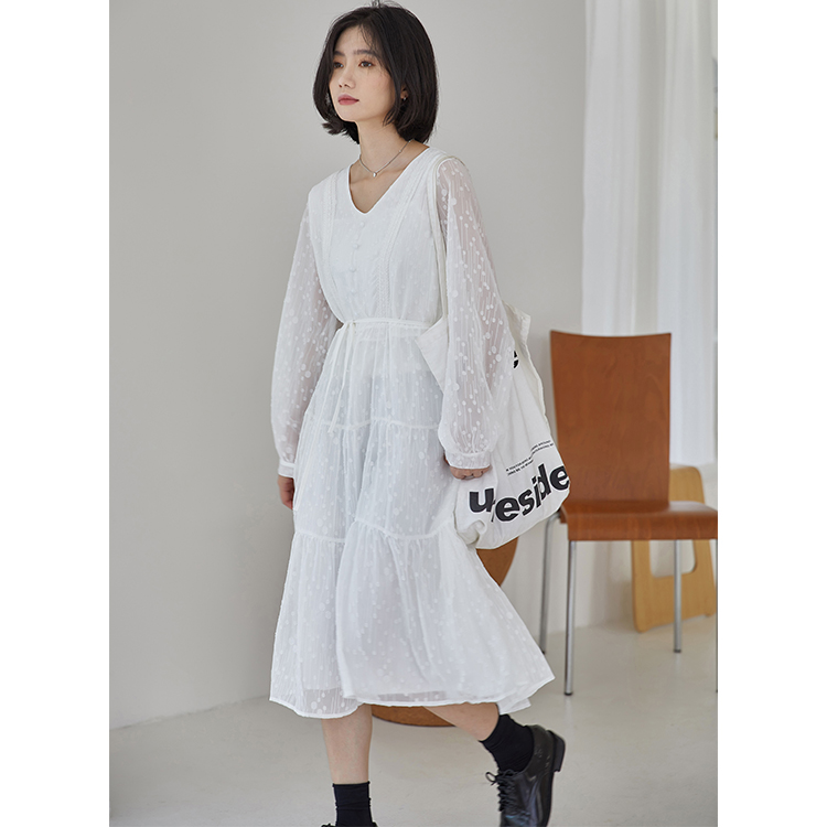 Actual shot of 2024 spring new style white western-style long over-the-knee dress for women with super fairy skirt underneath
